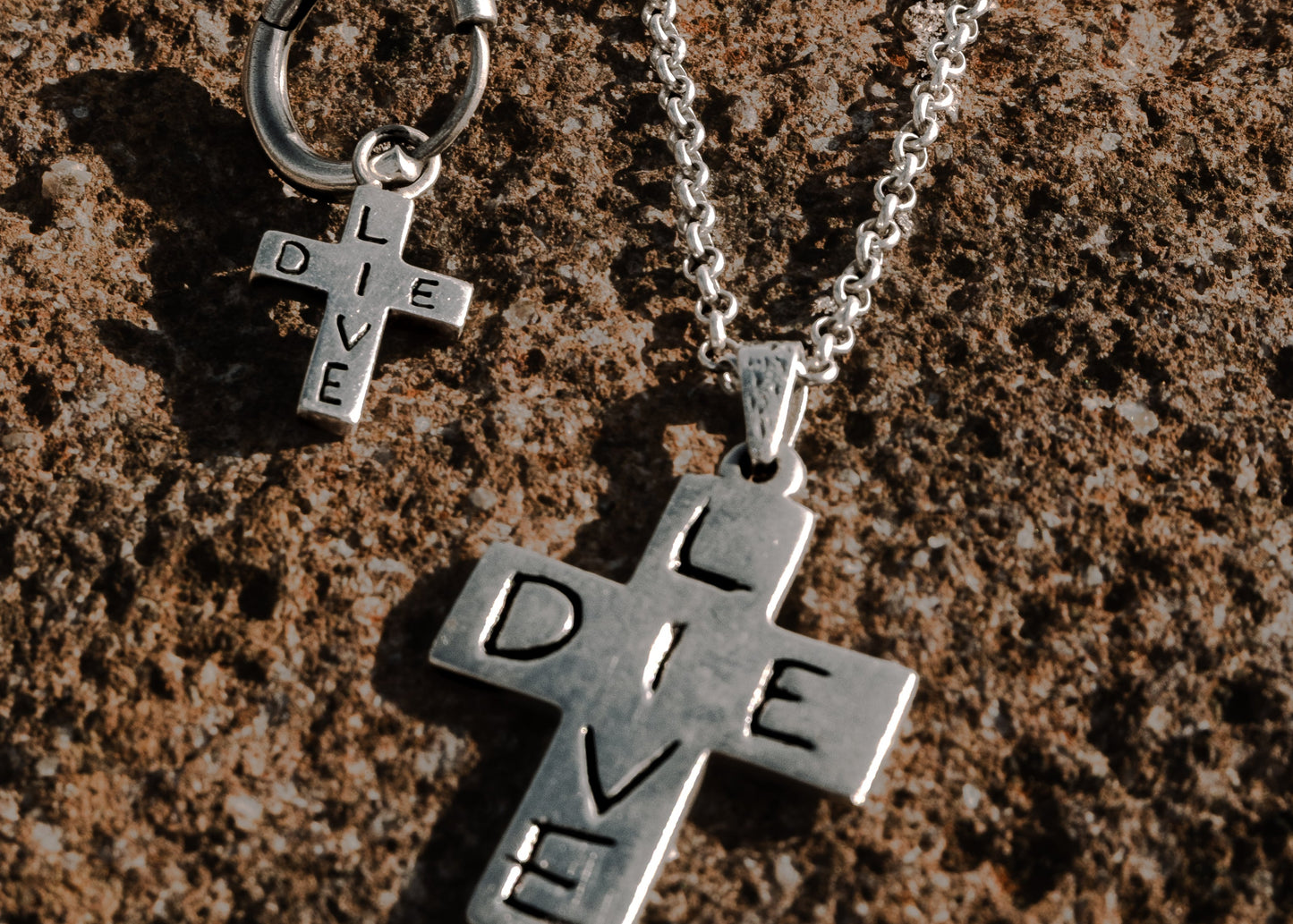 LIVE DIE PENDANT